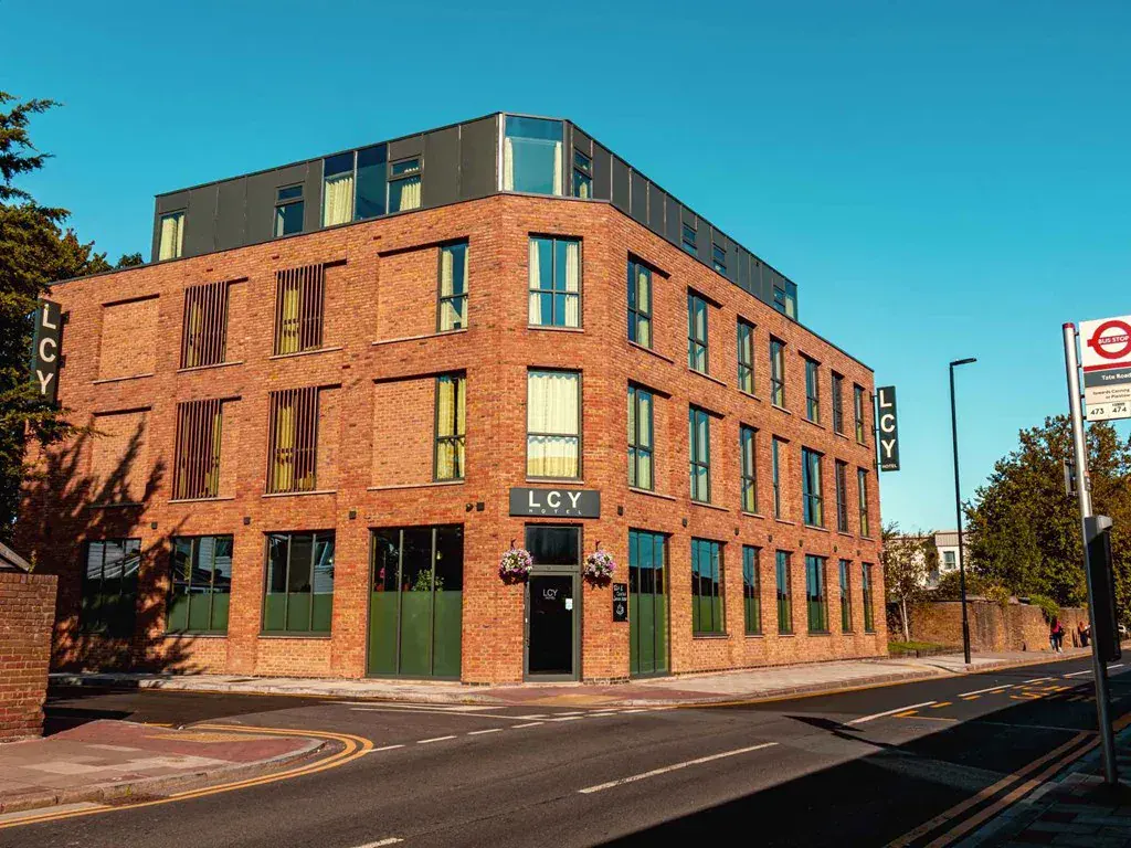LCY Hotel – Thames Path accommodation
