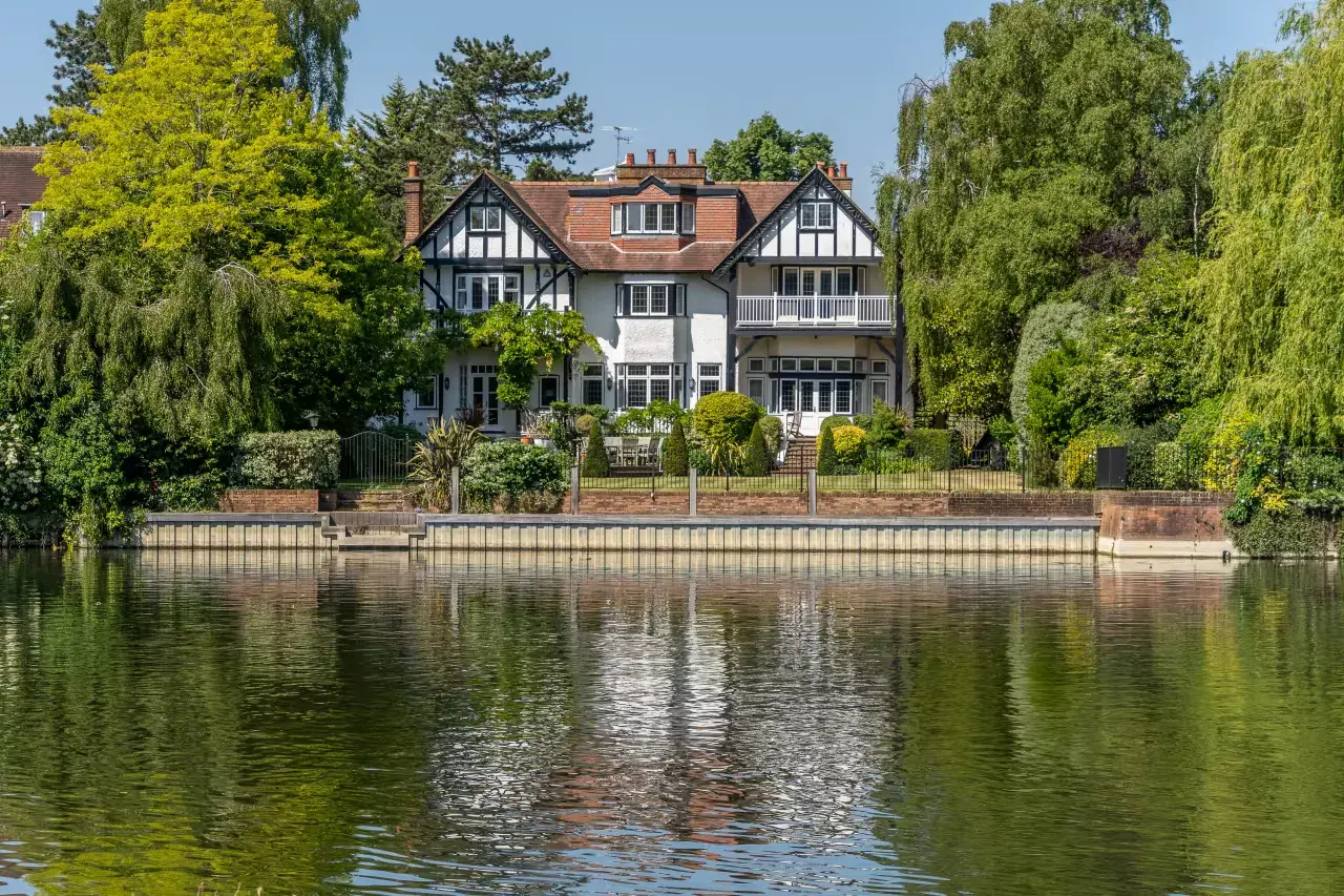 Thames Path accommodation guide