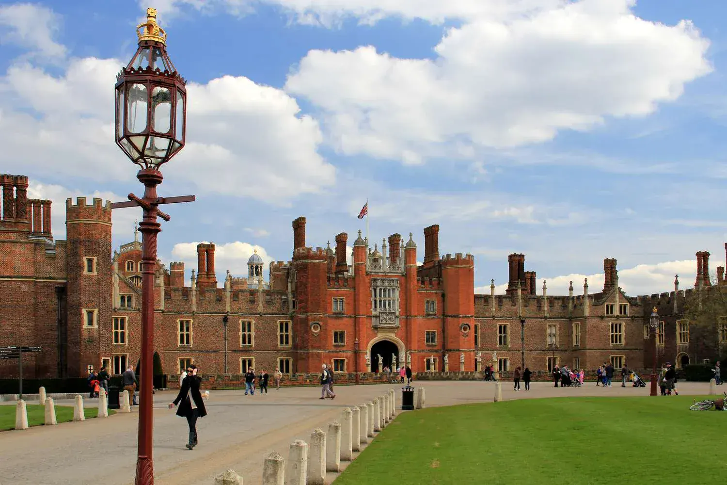 Hampton Court on the Thames Path