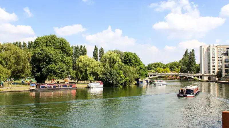 Reading on the Thames Path