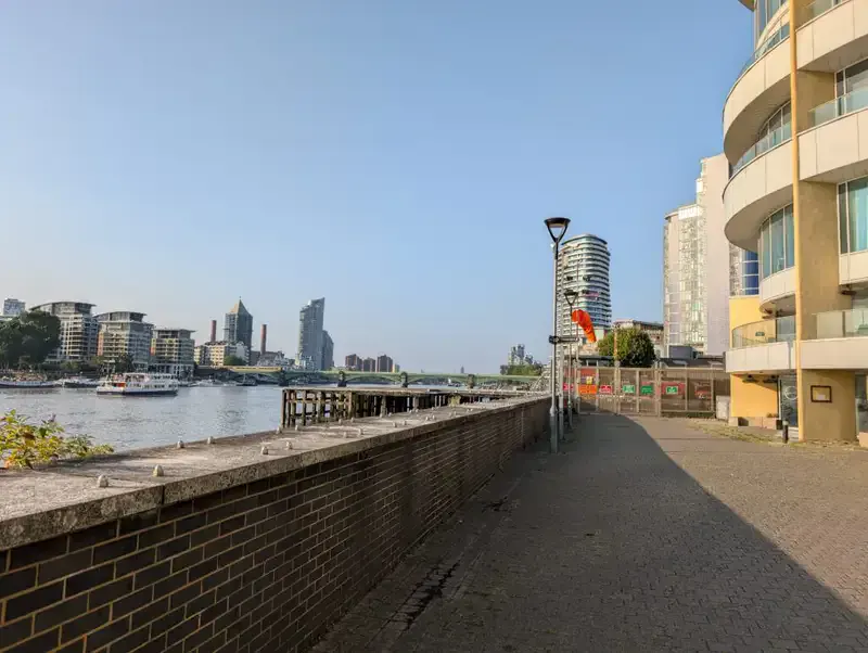 Scenery along the Thames Path